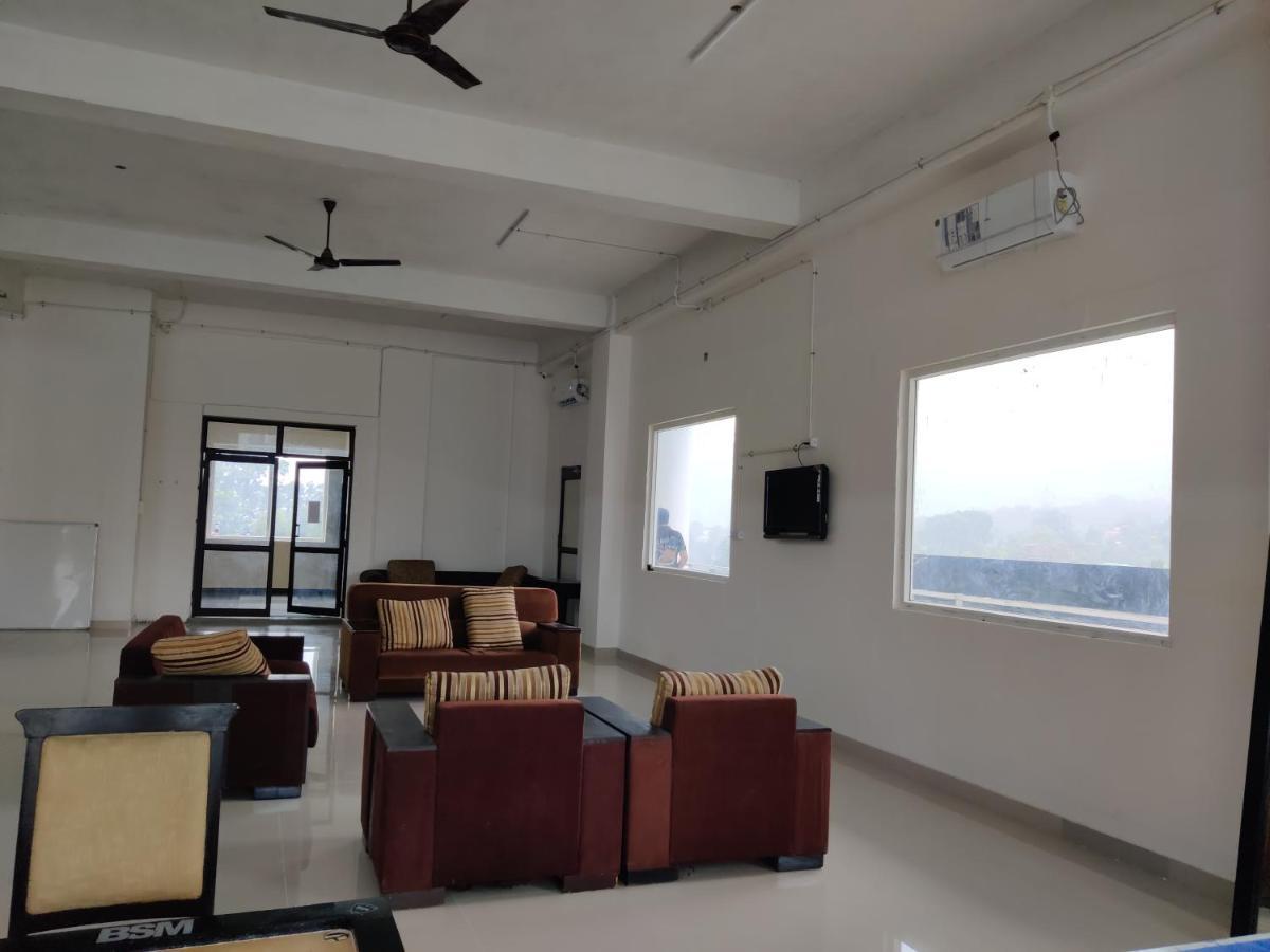 Abuzz Oxfordcaps Imperial Heights Mussoorie Dehradun Vandrehjem Eksteriør billede